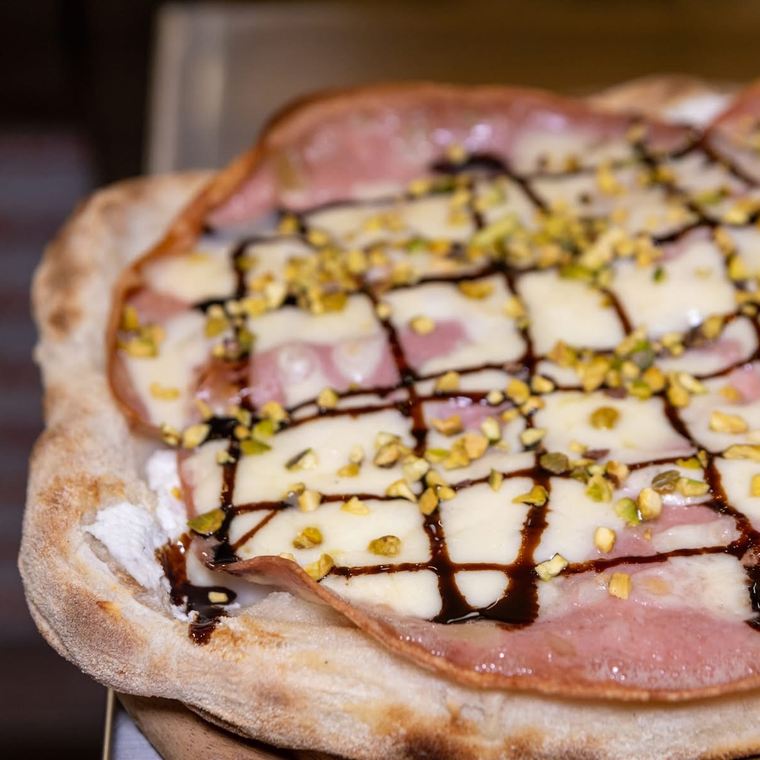 Pinsa mortadella, pistacchio e glassa